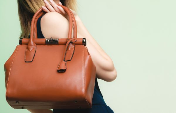 262243 1600x1030 buttery soft leather handbags - چگونه نگهداری از کیف چرم