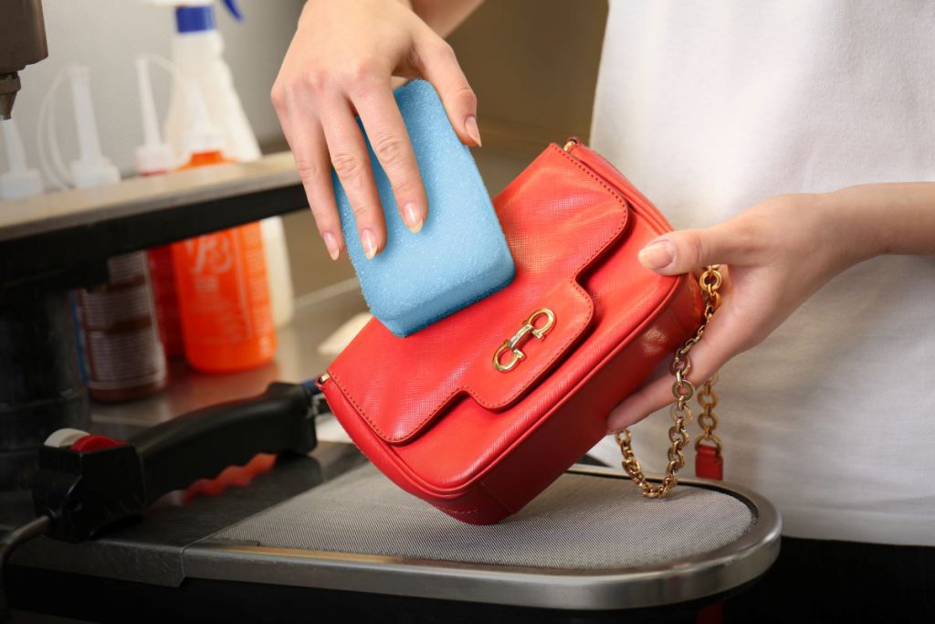 how to clean a leather purse 1024x683 - چگونه کیف چرم را تمیز کنیم