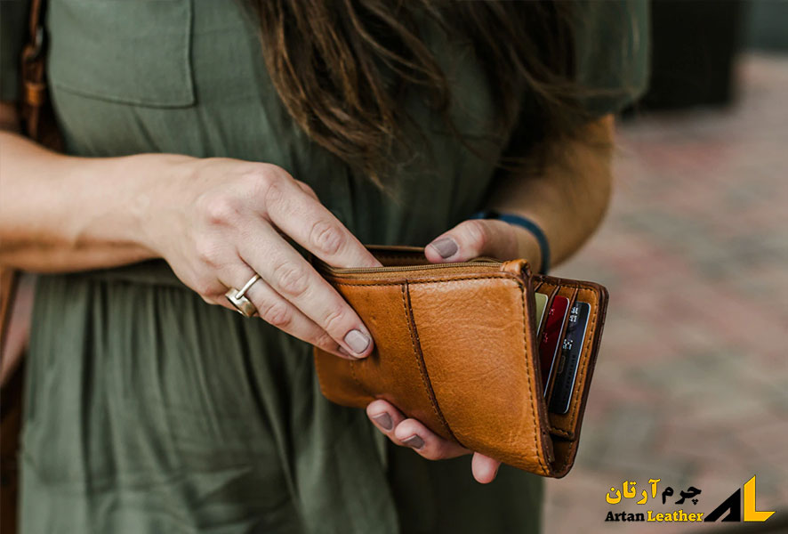 کیف چرم جهت نگهداری پول و کارت های اعتباری